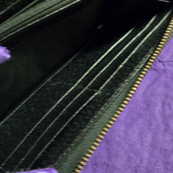 Gucci Animalier Bee Black Leather Zip Around Long Wallet - Picture 10 of 12